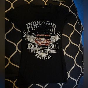 Rocker tee with front slit cut outs